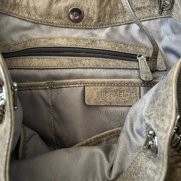 Michael Kors Distressed Platinum Slouchy Leather Bag Chain Detail MK Logo Cover - Picture 5 of 10